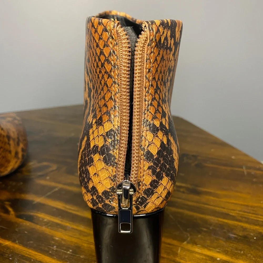 VHNY New York Women's Snake Print Pointed Toe Ankle Boots Block Heel Size 10‎